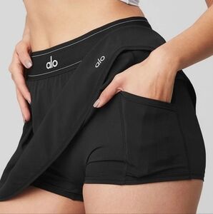 ALO Yoga Black Athletic Shorts Moisture-Wicking Performance   LIKE NEW